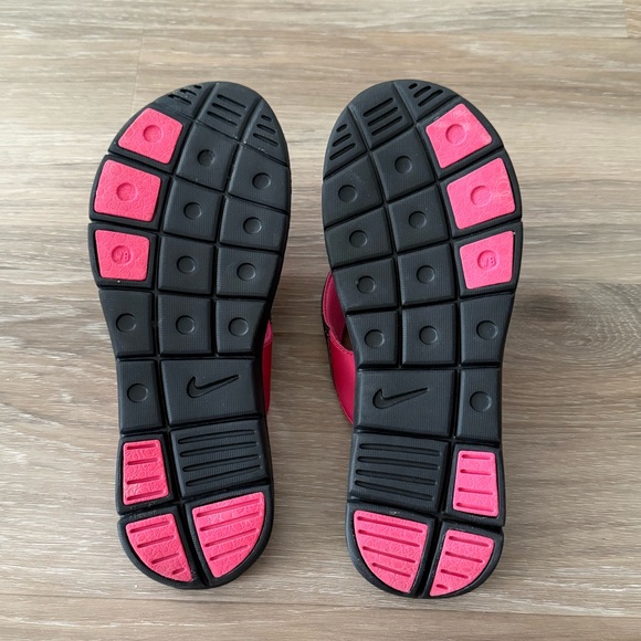 Nike | Comfort Footbed Black and Pink Flip Flops - Picture 3 of 4